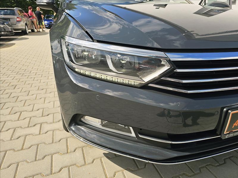 Volkswagen Passat VIII 1,4TSi DSG Highline - fotka 41 z 56