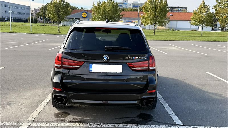 BMW X5 (2017) M50d,7míst,pano,TV,head - fotka 5 z 11