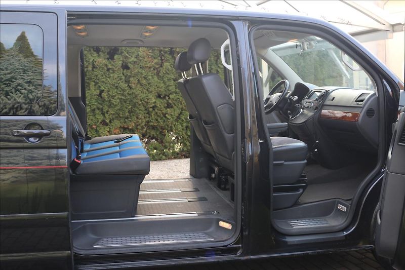 Volkswagen Multivan 2,5 TDi, Tažné , Klima - fotka 33 z 40
