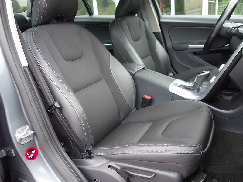 Volvo S60 (2017) 2.0 D4 147kW AUT -NOVÉ V ČR - fotka 25 z 42