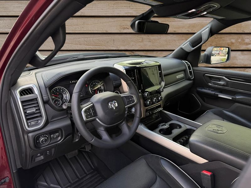 Dodge RAM (2019) +HEMI+LARAMIE+OFFROAD PAKET+ - fotka 14 z 22