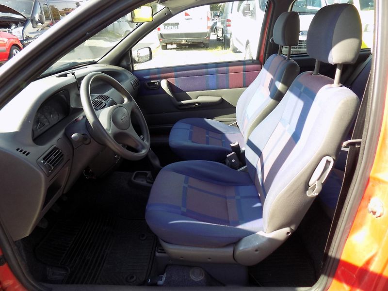 Fiat Punto 1,2I 54 KW SX CENTRÁL, KLIMA - fotka 16 z 30