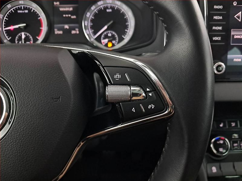 Škoda Karoq (2022) Ambition 1.0 TSI - fotka 17 z 18