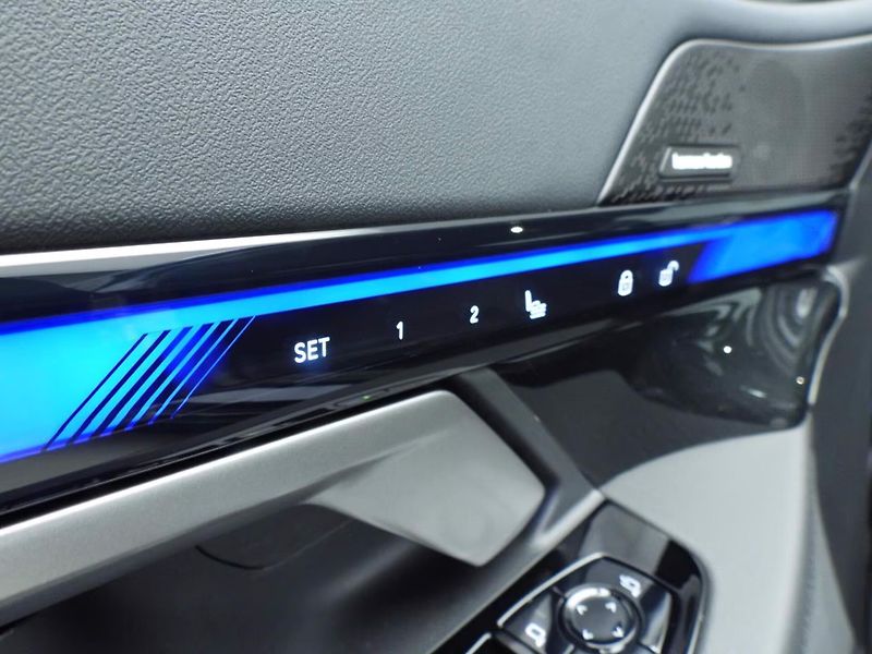 BMW i5 xDrive40 M-Sport 4zon H/K Vent - fotka 25 z 30