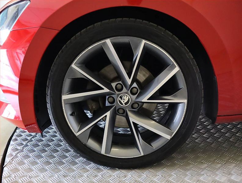 Škoda Superb (2018) Sportline 2.0 TDI, 4X4 - fotka 15 z 31