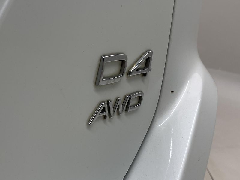 Volvo XC60 D4 AWD MOMENTUM REZERVACE - fotka 33 z 43