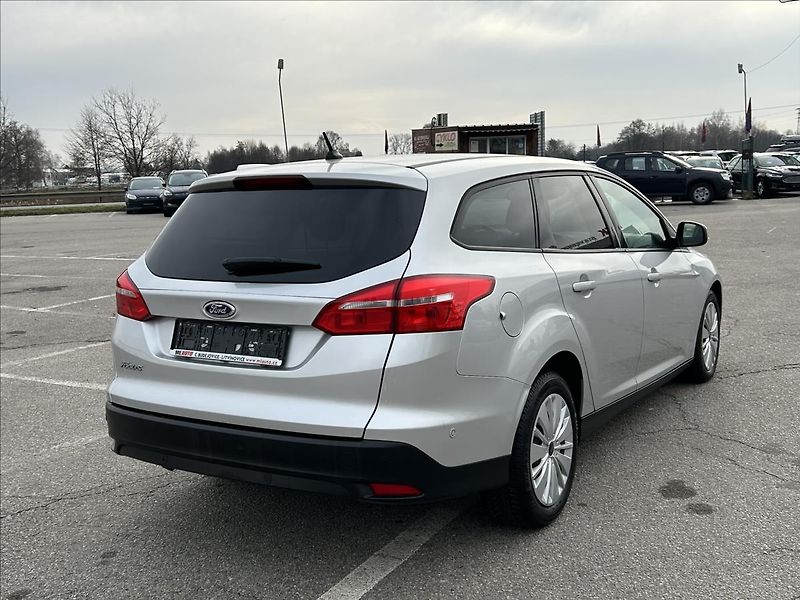 Ford Focus 1,5 TDCi 88kW,Xenon,Navi,Výhře - fotka 2 z 38