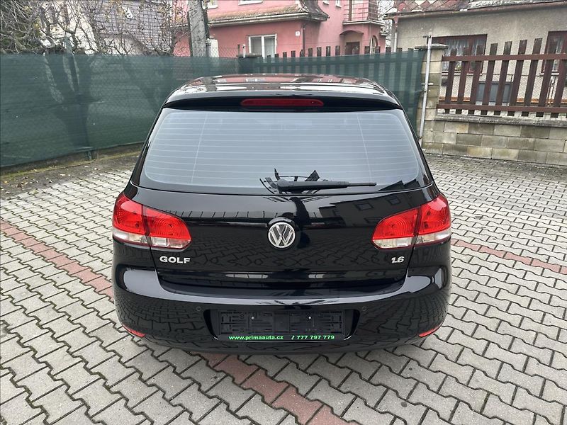Volkswagen Golf 1,6 MPI - fotka 4 z 20