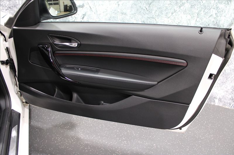 BMW Řada 2 2,0 220i 135KW cabrio - fotka 13 z 37