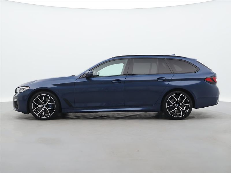 BMW Řada 5 3,0 530d xD CZ M-Sport HUD DPH - fotka 4 z 40
