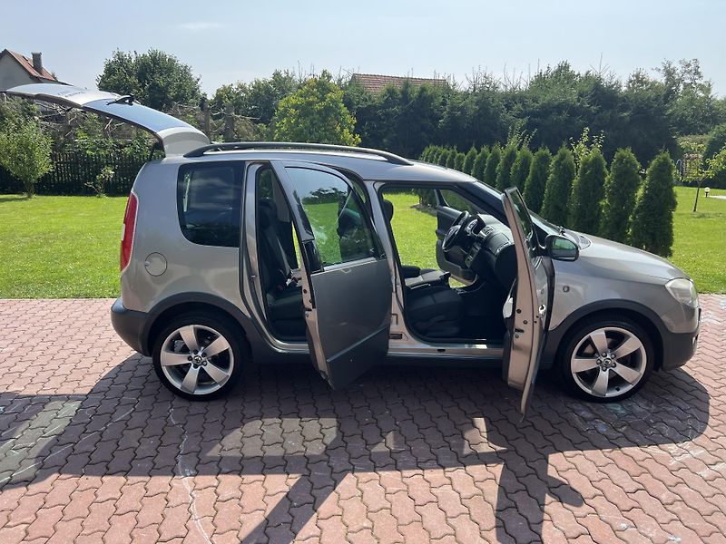 Škoda Roomster 1.9TDI 77KW,SCOUT,DIGI,PANORAM - fotka 30 z 41