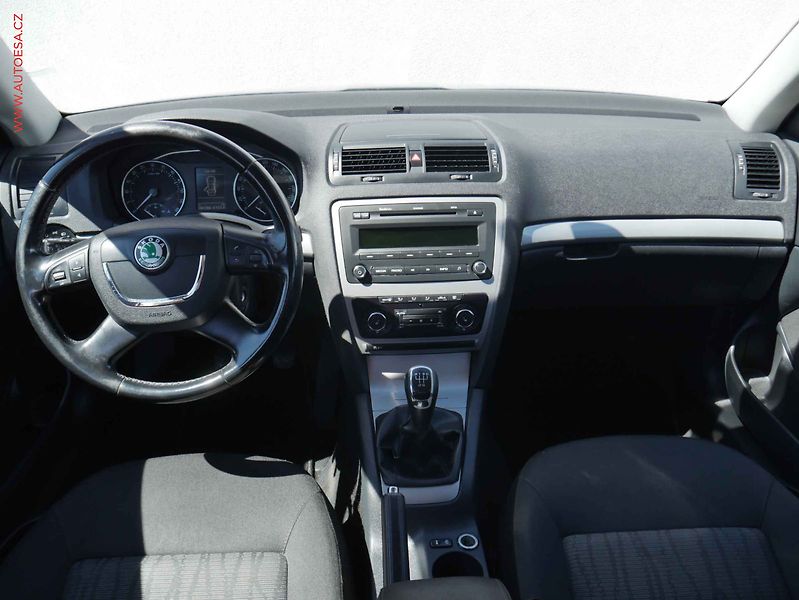 Škoda Octavia (2011) 1.6 TDi, ČR, Elegance, STK4 - fotka 8 z 15