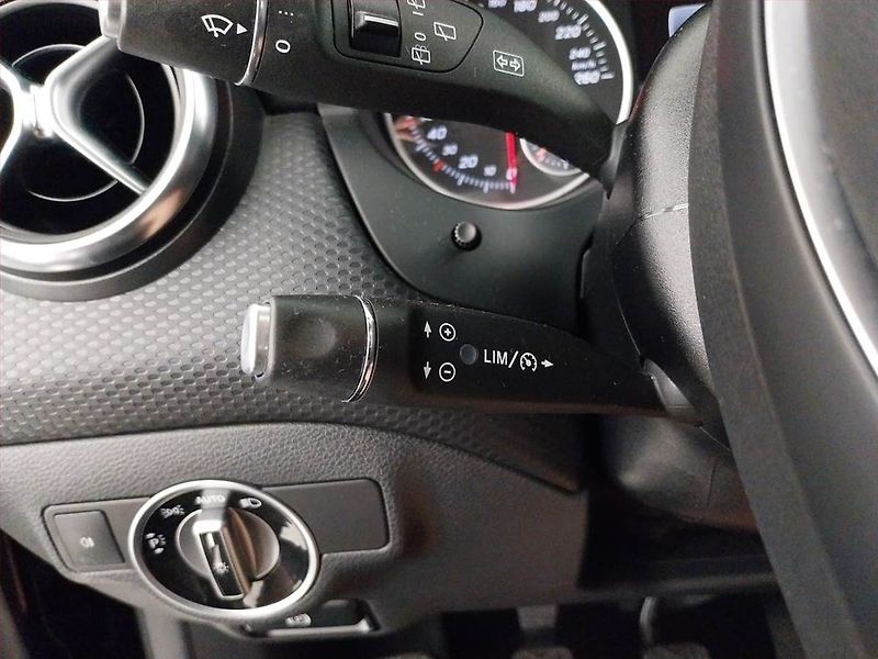 Mercedes-Benz Třídy A (2016) A 180, Serv.kniha, Kůže - fotka 19 z 19
