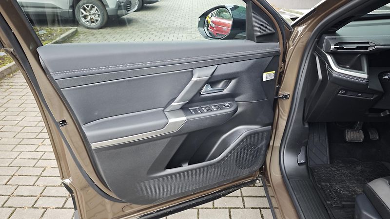 Jeep Compass (2026) Altitude hybrid 145PS automat  - fotka 19 z 39