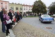 Automobiloví a motocykloví veteráni se rozloučili s letošní sezonou. Start spanilé jízdy Přerovskem byl na náměstí v Lipníku. Neděle 2. září 2023