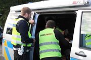Do jihočeského měření emisí a kontrol u hotelu Sloup na silnici I/3 (bývalá E55) se zapojili policisté krajské dopravní policie, z dálničního oddělení Borek a táborští dopraváci. Vozidla se řidiči naváděli také z blízké dálnice D3.
