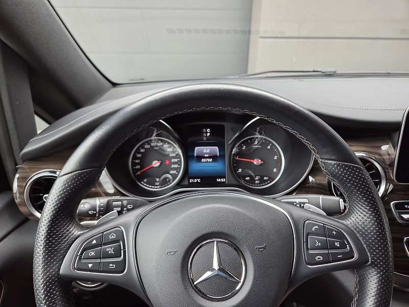 Mercedes-Benz Třídy V (2023) 300d 4M AVG AMG TOPvýbava 1m - fotka 21 z 49