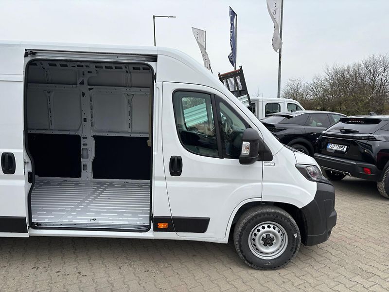 Peugeot Boxer Furgon 4350 L4H2 140k MAN6 - fotka 9 z 17