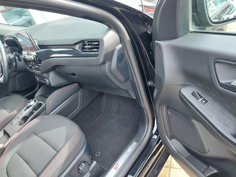 Ford Kuga (2021) III. TDCi ST Line  88kW - fotka 27 z 45