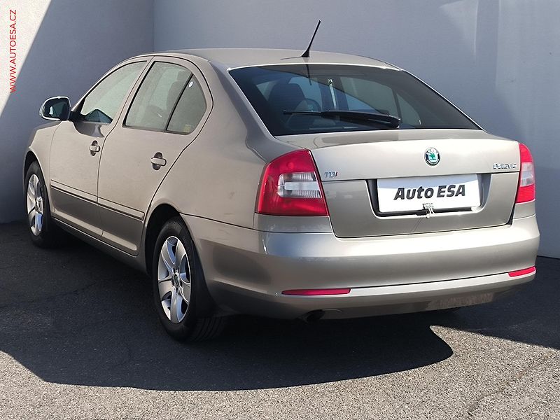 Škoda Octavia (2012) 2.0 TDi, ČR, Active, zámek - fotka 6 z 15