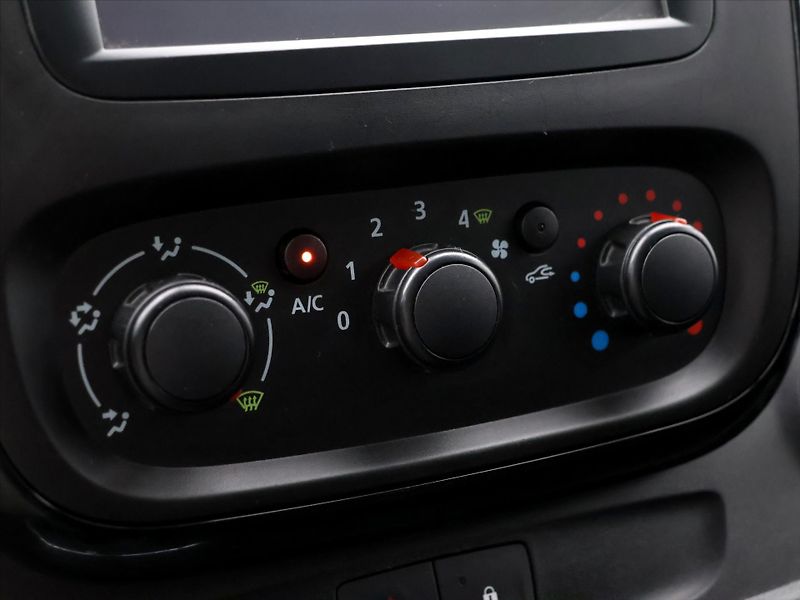 Opel Vivaro 1,6 DCTi BiTurbo 107kW DPH - fotka 24 z 35