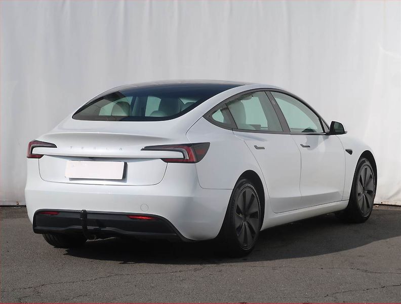 Tesla Model 3 (2024) Standard Range 60kWh - fotka 5 z 25