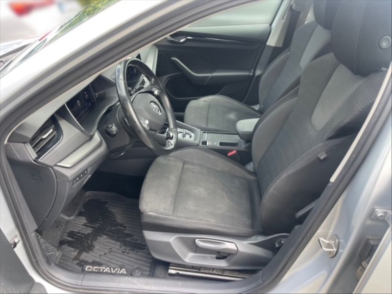 Škoda Octavia 2,0 TDI Ambition 4x4 DSG - fotka 7 z 11