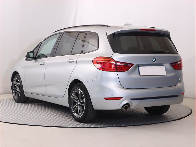 BMW Řada 2 (2019) 216i Gran Tourer, Serv.kniha - fotka 4 z 21