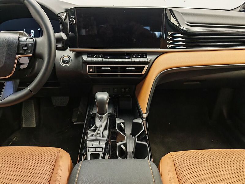 Toyota Camry 2.5 Hybrid Executive - fotka 10 z 39