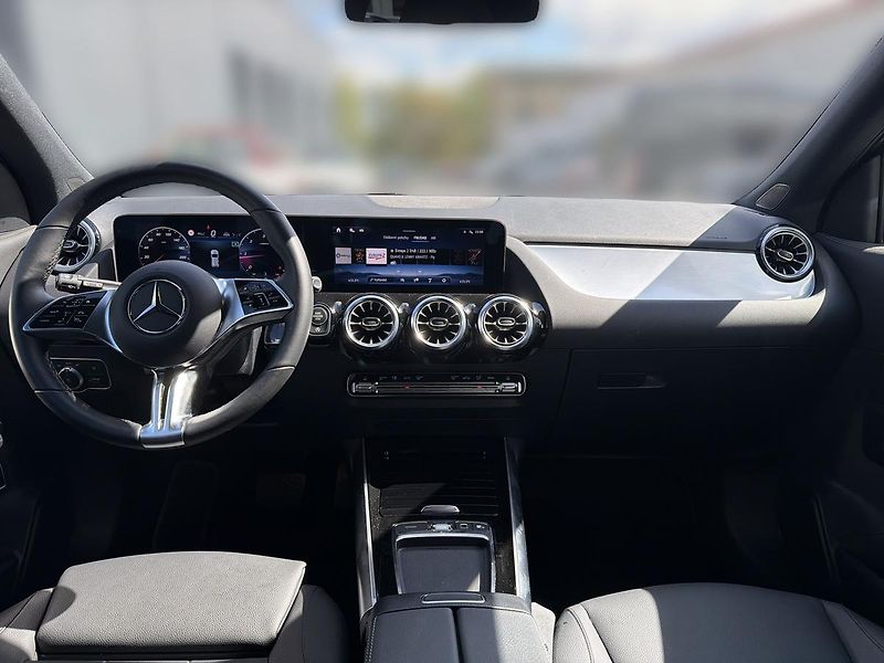Mercedes-Benz GLA 200d 4MATIC - fotka 11 z 17