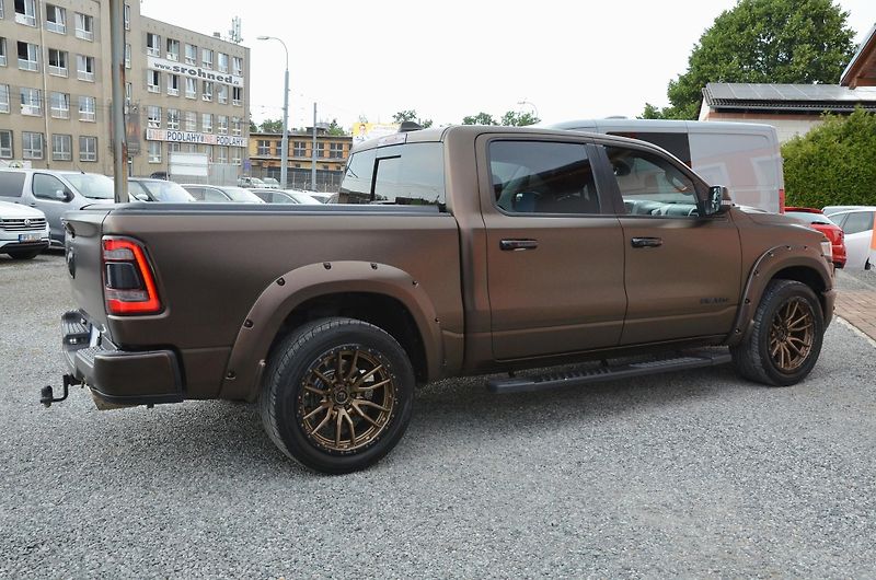 Dodge RAM (2022) 1500 BIGHORN 5.7 V8 HEMI 4x4  - fotka 6 z 51