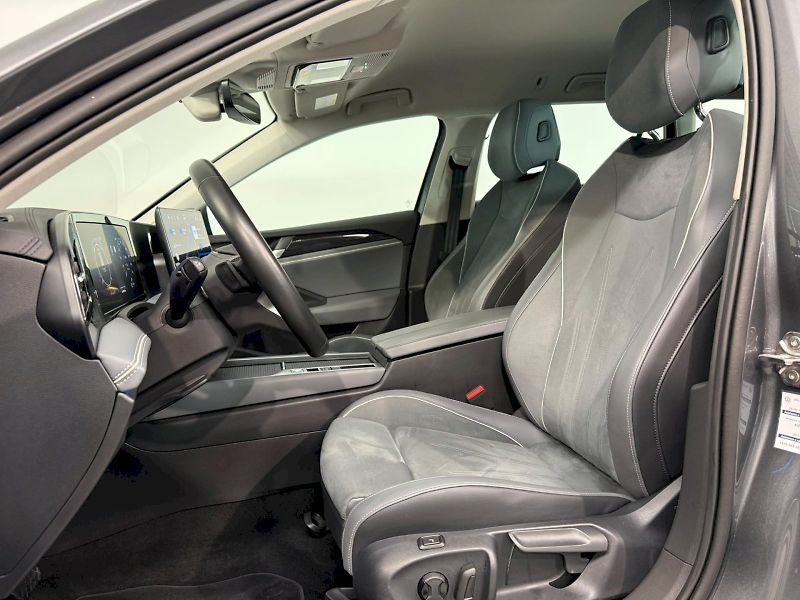 Volkswagen Passat (2024) BUSINESS 2.0TDI 110 KW DSG ZÁR - fotka 10 z 36