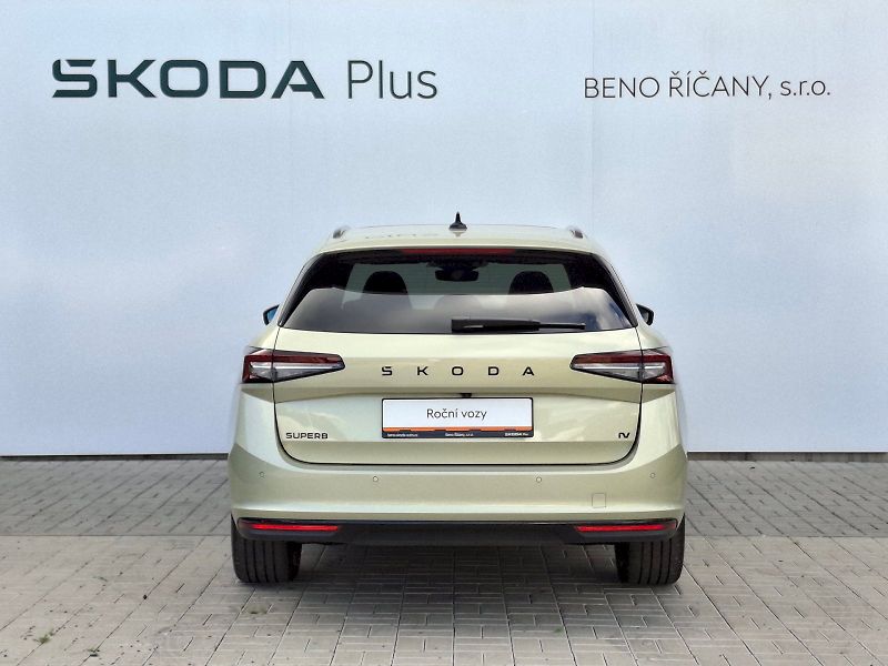 Škoda Superb (2025) Combi iV SportLine DSG 1,5TSi - fotka 12 z 35