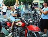Spanilá jízda amerických historických vozidel a motocyklů v České Lípě.