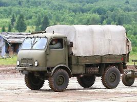 Tématem dnešního zábavného motoristického kvízu je lehký nákladní automobil Tatra 805. Na snímku je jeho nejčastěšjší provedení - valník.