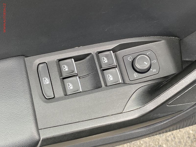 Seat Leon (2021) 1.5 TSi, ČR, FR, LED, TZ - fotka 11 z 17