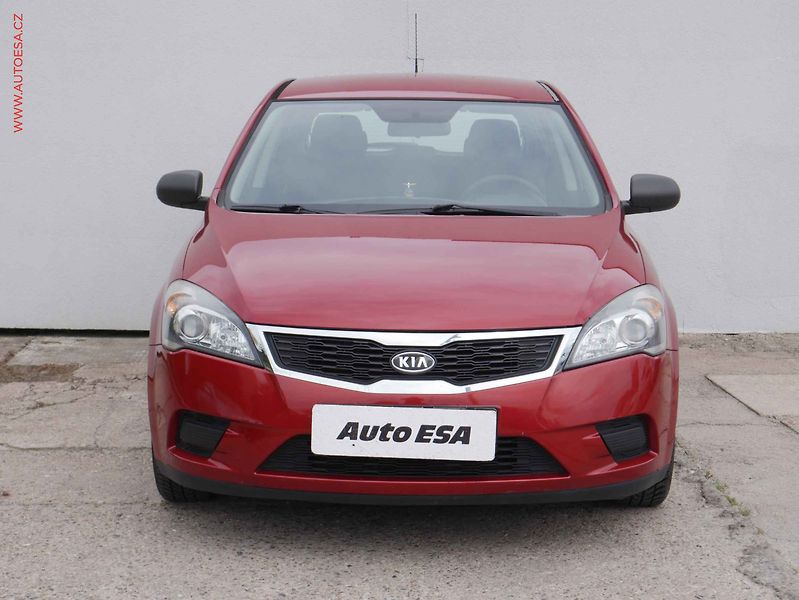 Kia Ceed (2009) 1.4i, 2.maj,ČR, tažné - fotka 2 z 17
