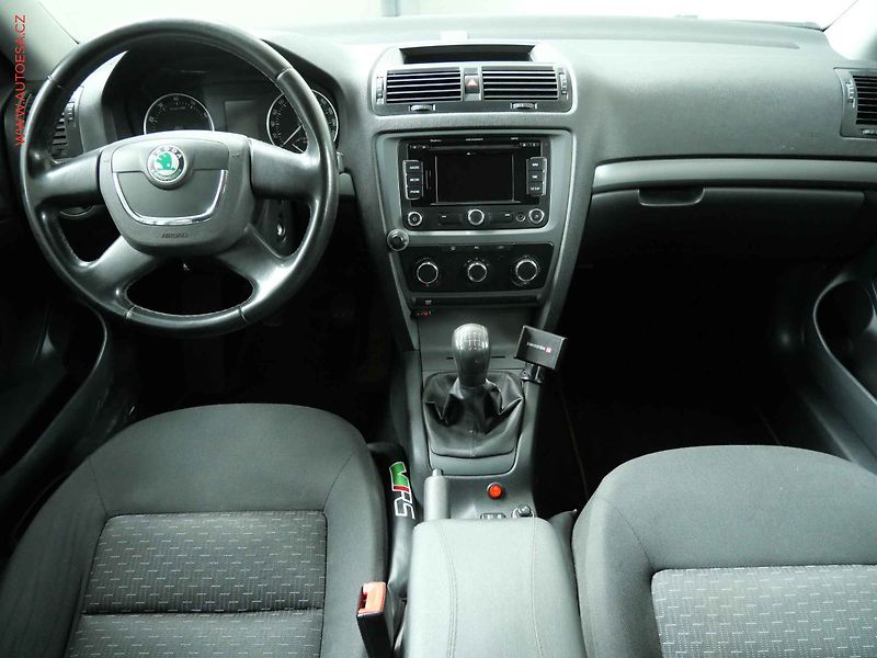 Škoda Octavia (2010) 1.2 TSi, ČR, AC, park.asist - fotka 8 z 18