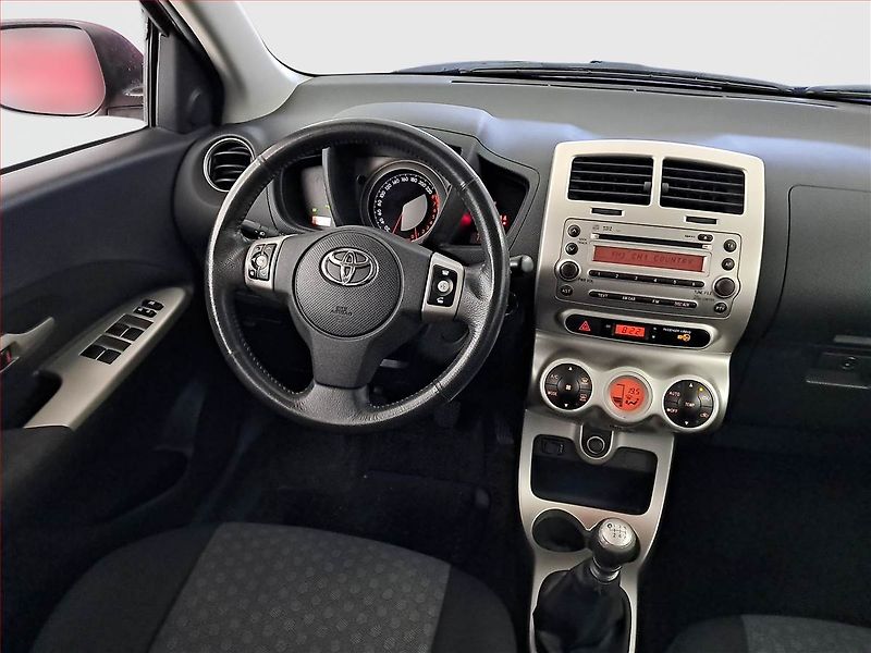 Toyota Urban Cruiser (2009) 1.33 Dual VVT-i, Vyhř. sedaček - fotka 7 z 18