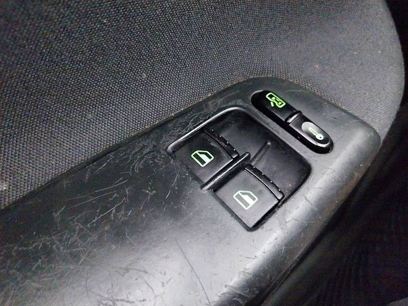 Škoda Octavia (2006) 1.6, po STK, za skvělou cenu - fotka 16 z 16