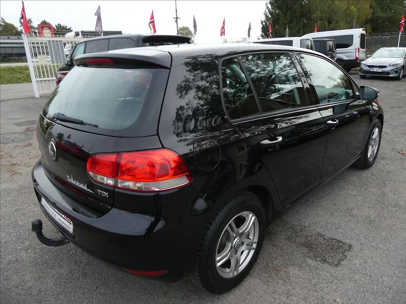 Volkswagen Golf 1,6 TDi 77kW serviska, závěs - fotka 9 z 43