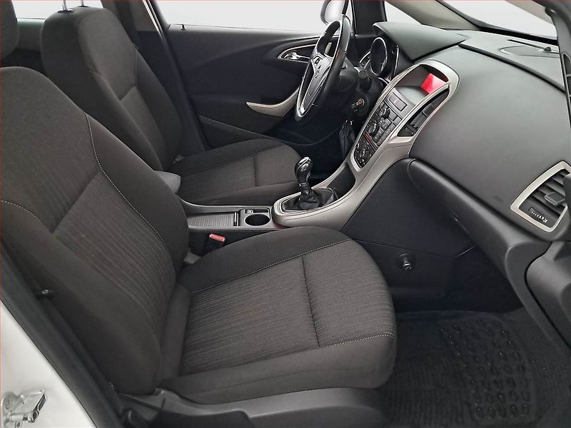 Opel Astra (2011) 2.0 CDTI, nová STK, Tažné - fotka 9 z 16
