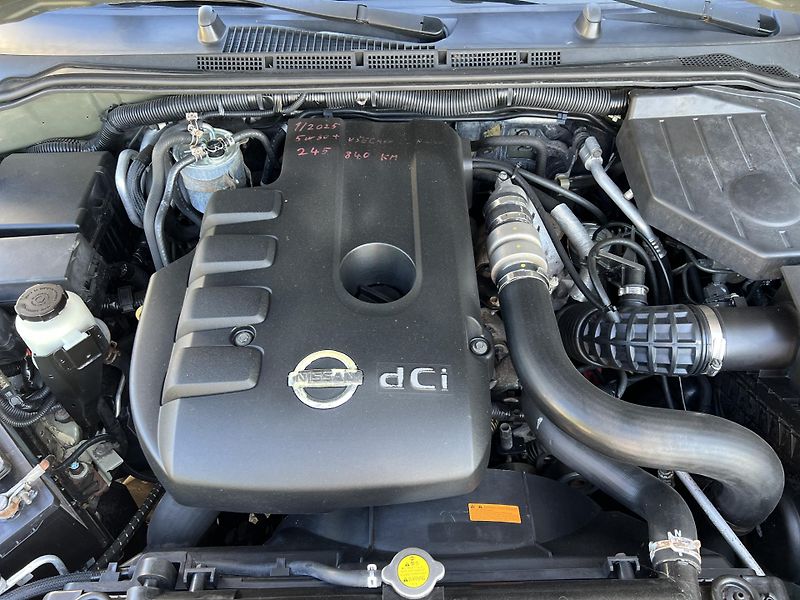 Nissan Pathfinder 2.5DCi 4x4 AUTOMAT 7MÍST  - fotka 38 z 43