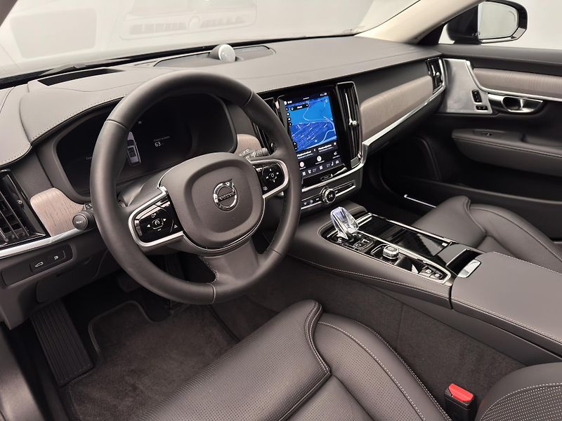 Volvo V90 T8 AWD RECHARGE ULTRA - fotka 3 z 53