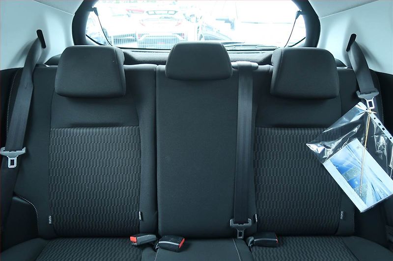 Peugeot 208 (2018) 1.2 PureTech, Serv.kniha - fotka 10 z 17