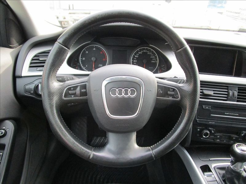 Audi A4 Avant 3.0TDi V6 Quattro, Bi-xe - fotka 8 z 41