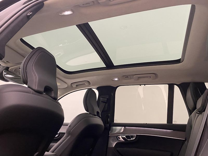 Volvo XC90 (2026) T8 AWD Plug-in DARK ULTRA - fotka 67 z 68