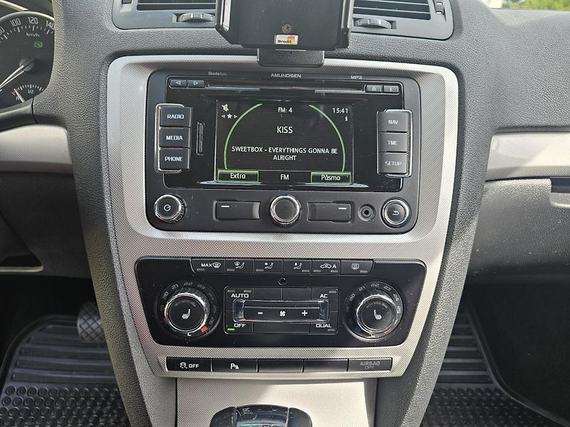 Škoda Octavia (2011) 2 2.0TDI DSG FACELIFT - fotka 12 z 18