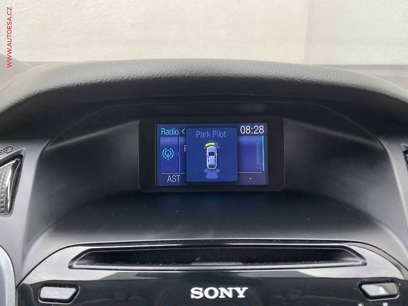 Ford Focus (2012) 1.6 TDCi, AC, xenon - fotka 17 z 17