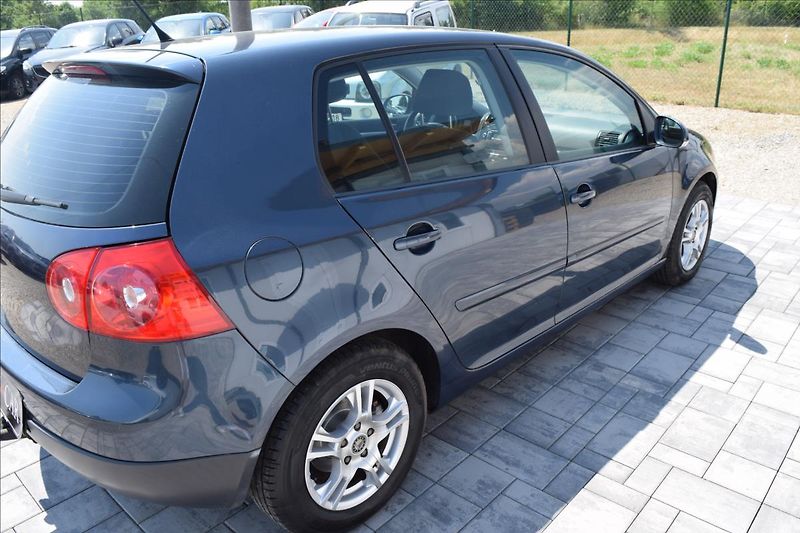 Volkswagen Golf 1,4 i 59KW NOVÁ STK ALU KLIMA - fotka 5 z 46